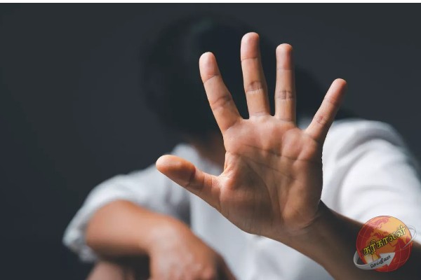 யுவதியை கடத்தி பலாத்காரம் செய்தவர் நாட்டைவிட்டு ஓட்டம் ; பொலிஸார் வெளியிட்ட அதிர்ச்சித்தகவல்