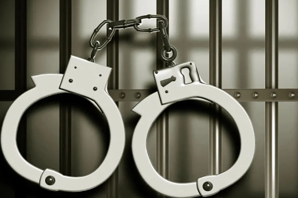 வங்கியில் போலி நகையை அடகு வைத்த கில்லாடிகள்; அதிகாரிகள் அதிர்ச்சி!