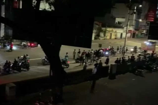 மோட்டார் சைக்கிள்கள் பந்தயத்தில் பங்குபற்றிய 15 பேருக்கு நேர்ந்த கதி!