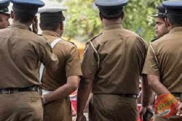 பணத்தை திருடி தொலைப்பேசி வாங்கிய மாணவர்கள் கைது