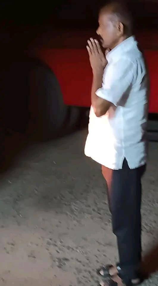 30 வருடமாக கடமை புரிந்த பேருந்தை மனமுருகி பணிந்து வணங்கிய சாரதி!