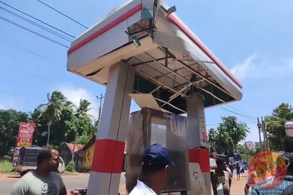 மன்னார் நோக்கி பயணித்த சொகுசு பேருந்து விபத்து