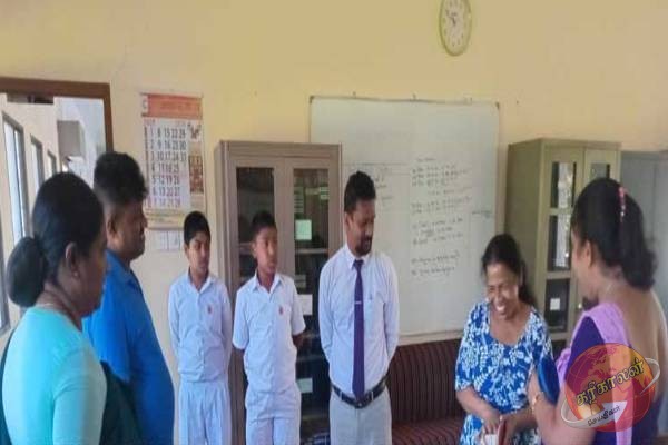 பாடசாலை மாணவர்களின் நெகிழ்ச்சி செயல்: குவியும் பாராட்டுக்கள்