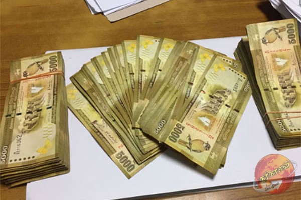 வேலை நிறுத்தத்தில் ஈடுபடாத அரச ஊழியர்களுக்கு 10 000 ரூபாய்!