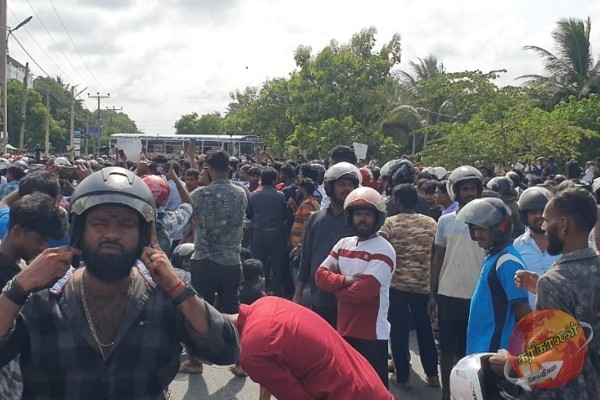 மருத்துவ அத்தியட்சகர் அருச்சுனா விவகாரம்; மாபெரும் மக்கள் எழுச்சியால் ஸ்தம்பித்தது யாழ்ப்பாணம்!