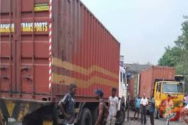 கொழும்பு துறைமுகத்தில் கொள்கலன் சாரதி உயிரிழப்பு ; தீவிர விசாரணையில் பொலிஸார்