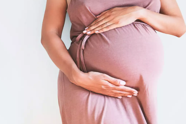 வாட்டிய வறுமை; மனைவிக்கு பிரசவம் பார்க்க மகனை விற்ற கணவர்!