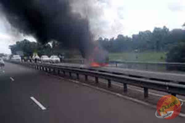 தெற்கு அதிவேகத்தில் தீயில் எரிந்த வாகனம்