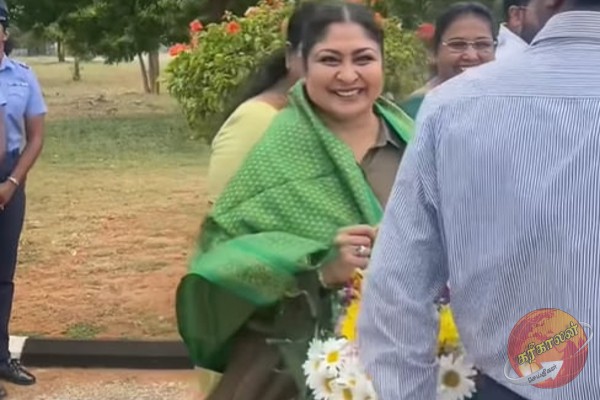 யாழ். விமான நிலையத்தில் சஜித்தின் மனைவியால் வெடித்த புதிய சர்ச்சை