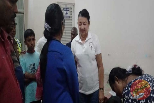 அடிபட்ட சிறுவனை தேடிச்சென்ற மஹிந்தவின் மனைவி