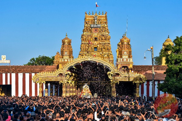 யாழ். நல்லூர் பெருந்திருவிழாவில் கந்தனை காண ஓடோடி வந்த மூதாட்டி; பொலிஸாரின் ஈவிரக்கமற்ற செயல்