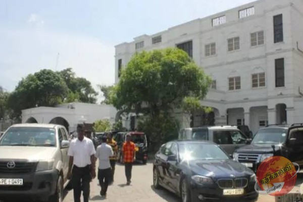 நீண்ட காலமாக மூடப்பட்டிருந்த அலரிமாளிகை வீதி திறப்பு!