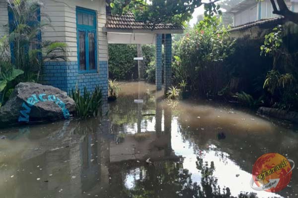 களுத்துறையில் பெருக்கெடுத்த கடல்; வீடுகளுக்குள் வெள்ளம்