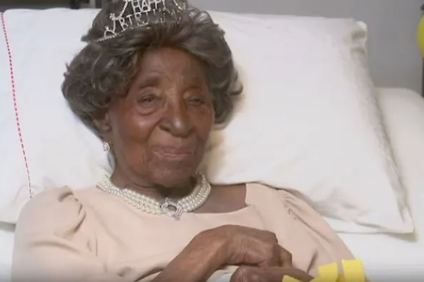 அமெரிக்காவின் மிகவும் வயதான பெண் உயிரிழந்தார்