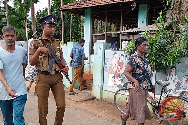 தேர்தல் கடமையில் ஈடுபட்டிருந்த மூவர் உயிரிழப்பு