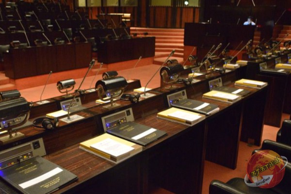 அமைச்சர்களின் கல்வித் தகுதிகளால் தொடரும் சர்ச்சைகள்