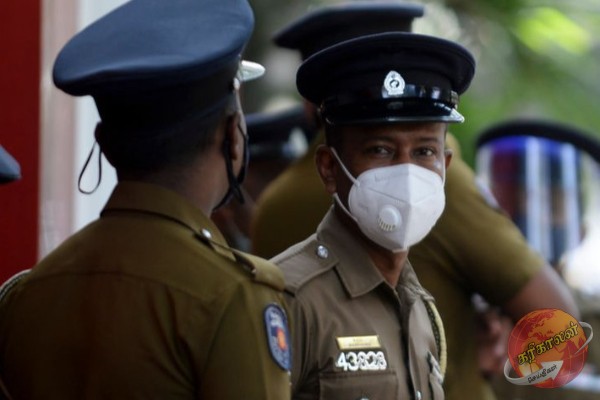 54 சிரேஷ்ட பொலிஸ் அதிகாரிகளுக்கு உடனடி இடமாற்றம்!