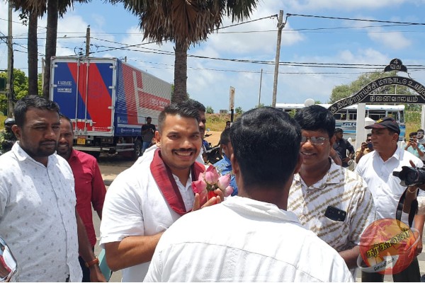 நாமல் ராஜபக்சவின் பெயரை பயன்படுத்தி யாழில் காணி பிடிப்பு!