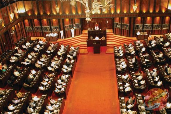 இலங்கை நாடாளுமன்றம் நகைச்சுவையாளர்களால் நிரம்பியுள்ளதா? அரசியல்வாதி தகவல்