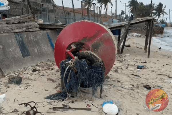 யாழில் கரை ஒதுங்கிய மற்றுமொறு மிதவை