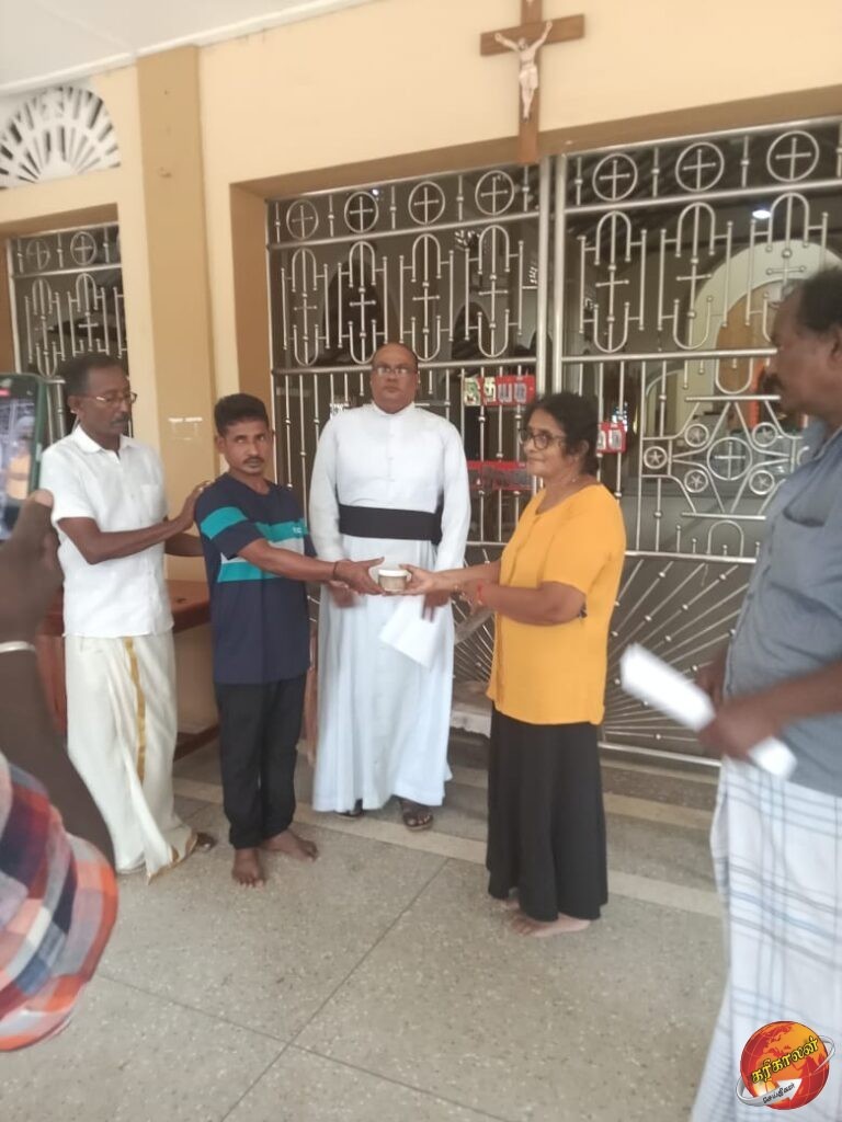 யாழில் நகையை தொலைத்தவரை தேடி நகையை கையளித்த நகைக்கடை உரிமையாளர்