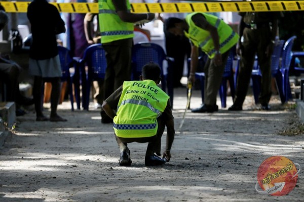 மர்மான முறையில் வீட்டின் முன் கிடந்த சடலம் ; தீவிர விசாரணையில் பொலிஸார்