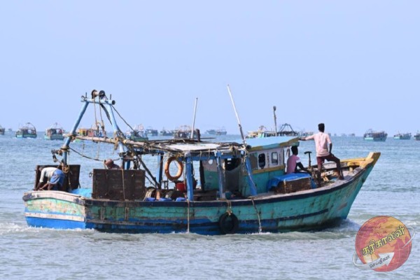 தமிழக மீனவர்களது படகுகளை மூழ்கடிக்க சதி
