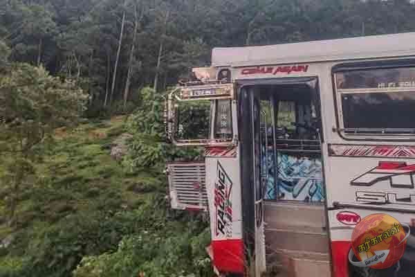 நுவரெலியாவில் மற்றுமொரு பஸ் விபத்து; பயணிகள் நிலை என்ன!