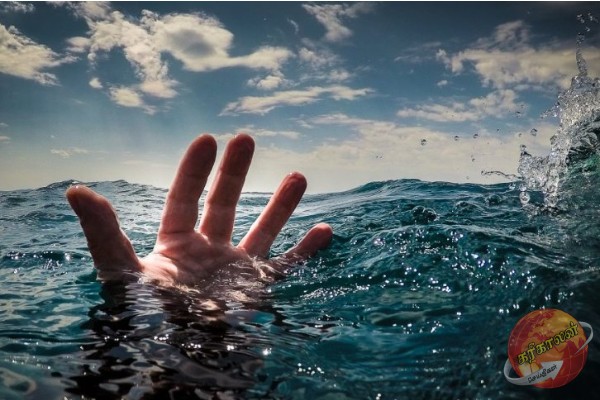 பொலிஸ் அதிகாரி ஒருவரின் நெகிழ்ச்சி செயல் ; பெண்ணின் உயிரை மீட்ட அதிகாரி