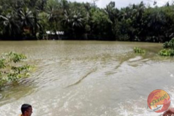 சடலத்தை காண ஆற்றின் நடுப்பகுதிக்கு சென்றவர் மரணம்