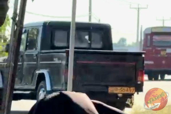 செம்மணி மனிதப் புதைகுழி பகுதியை மர்ம வாகனம் ஒன்று நோட்டதாக தகவல்கள் வெளியாகியுள்ளது.