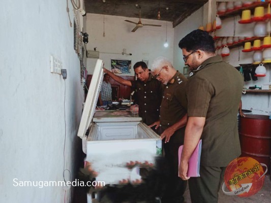 திருகோணமலை – கிண்ணியா சுகாதார பிரிவுக்குட்பட்ட பகுதியிலிருந்த கோழி இறைச்சிக் கடைகளில் நேற்று சுற்றிவளைப்பு