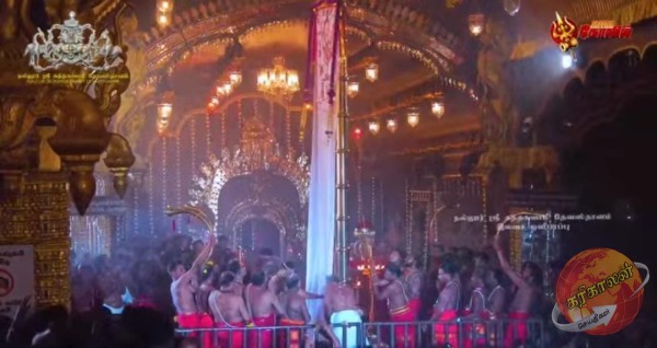 வரலாற்றுச் சிறப்புமிக்க நல்லூர் கந்தசுவாமி ஆலய வருடாந்திர மகோற்சவம், இன்றைய தினம் காலை 10 மணிக்கு கொடியேற்றத்துடன் ஆரம்பமானது.