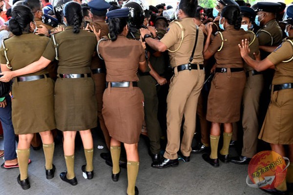 பொலிஸ் பிரிவில் 1,000 பெண் அதிகாரிகளை நியமிக்க முடிவு செய்துள்ளதாக பொது பாதுகாப்பு அமைச்சு தெரிவித்துள்ளது