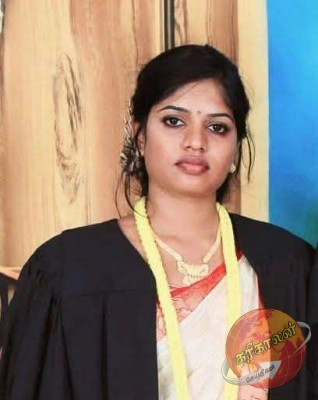 சாவகச்சேரி உதவி பிரதேச செயலாளராக கடமையாற்றிய போது தீயில் எரிந்து உயிரிழந்த தமிழினியின் கணவரான கிராம சேவையாளர் சதீஸ் கைது செய்யப்பட்டுள்ளார்.