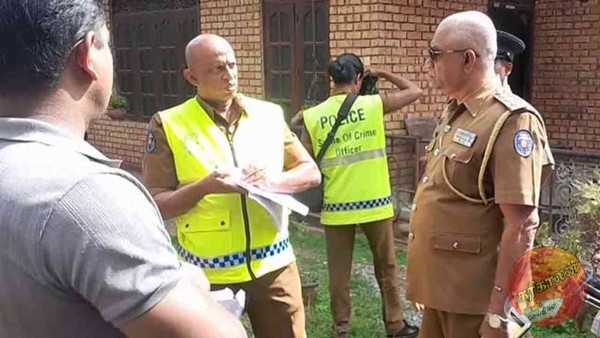 பொலிஸ் நிலையத்தில் பணியாற்றும் அதிகாரி ஒருவர் ஆயுதமேந்திய குழுவொன்றின் தாக்குதலுக்கு உள்ளாகியுள்ளார்.