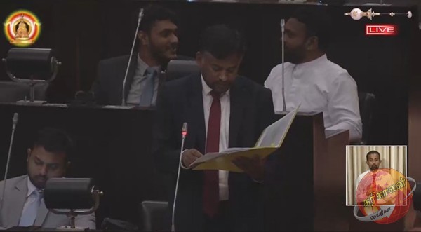 நாடாளாவிய ரீதியில் 39267 ஆசிரியர் வெற்றிடங்கள் இருந்தும் தற்போது வரையில் பட்டதாரிகளுக்கு நியமனங்கள் வழங்கப்படவில்லை