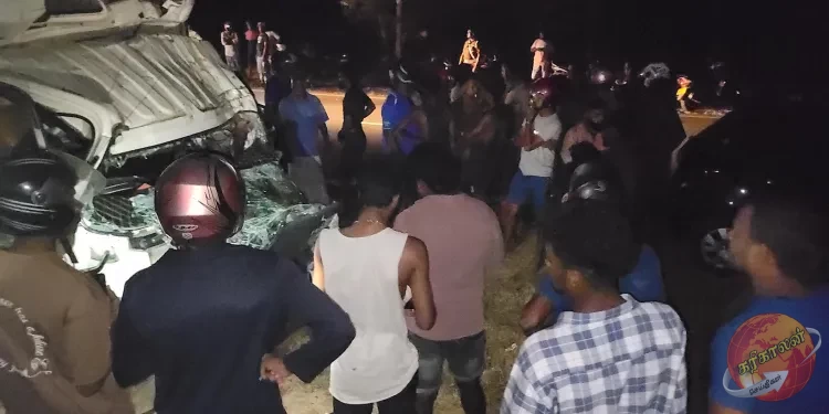 யாழ்ப்பாணம் கண்டி நெடுஞ்சாலையில் நான்கு வாகனங்கள் ஒன்றுடன் ஒன்று மோதி விபத்துக்குள்ளானதில், ஒருவர் உயிரிழந்துள்ளதுடன்