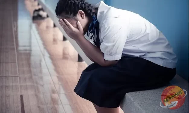 சமூகத்தில் காணப்படும் பல்வேறு காரணங்களால் பாடசாலை மாணவர்கள் மன அழுத்தத்தால் பாதிக்கப்பட்டுள்ளதாக, சுகாதார அமைச்சின்