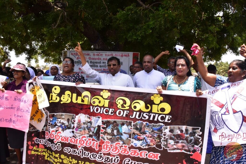 மன்னாரில் காற்றாலை கோபுரங்கள் அமைத்தல் மற்றும் கனிய மணல் அகழ்வு ஆகியவற்றுக்கு எதிராக முன்னெடுக்கப்பட்டு வரும் கவனயீர்ப்பு போராட்டம் இன்றைய தினம் 33 ஆவது நாளாகவும் சுழற்சி முறையில்