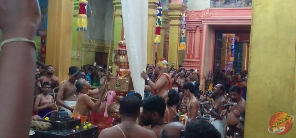 வடமராட்சி வல்லிபுர ஆழ்வார் ஆலய வருடாந்த பெருந்திருவிழா இன்று இடம்பெற்ற விசேட பூசைகள், கொடியேற்றத்துடன் ஆரம்பமாகியுள்ளது.