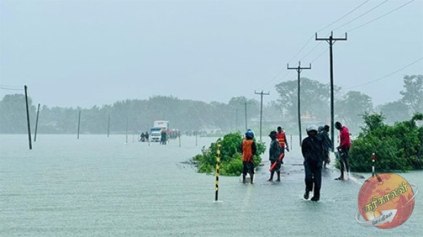 நாட்டில் நிலவும் சீரற்ற காலநிலை காரணமாக, நாட்டின் 18 மாவட்டங்கள் பாதிக்கப்பட்டுள்ளதாக அனர்த்த முகாமைத்துவ நிலையம் தெரிவித்துள்ளது.