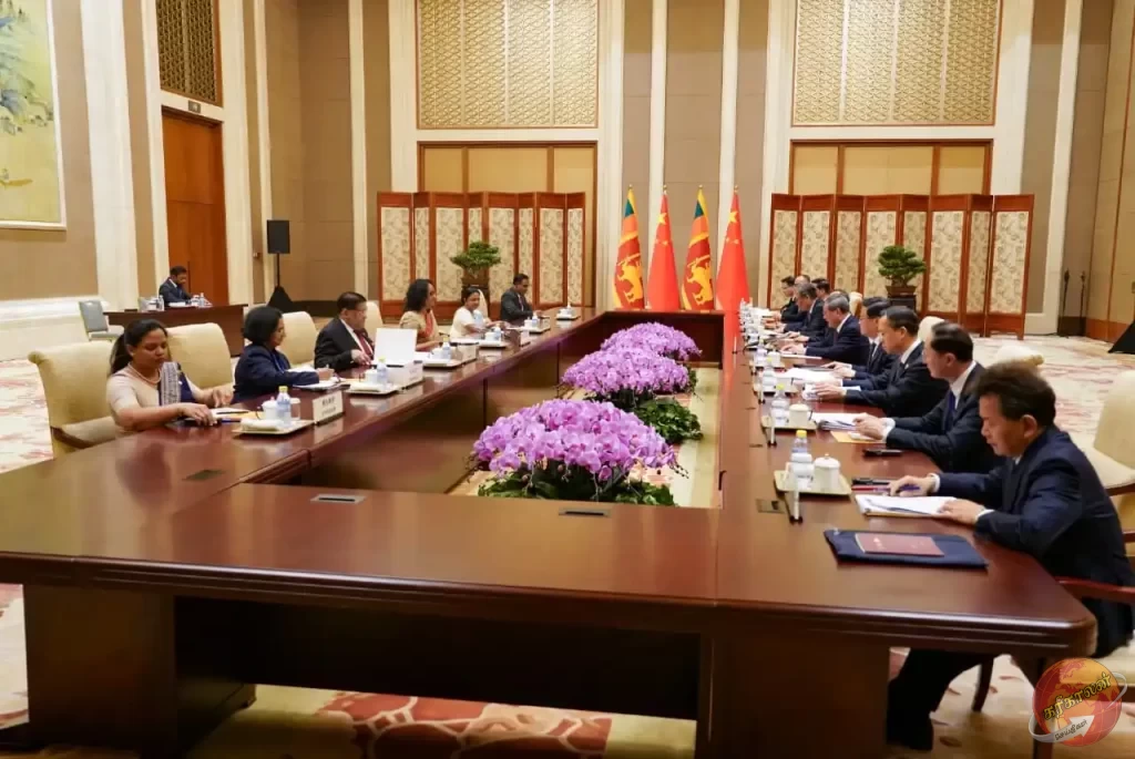 இலங்கையில் மேற்கொள்ளப்படும் முக்கிய திட்டங்களுக்குத் தொடர்ச்சியான ஆதரவைப் பெற்றுத் தருவதாகச் சீனப் பிரதமர் லீ சியாங் உறுதி