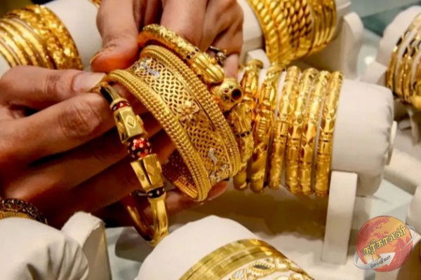 22 கரட் தங்கம் பவுண் ஒன்று 290,000 ரூபாயாகவும், 18 கரட் தங்கம் பவுண் ஒன்று 237,000