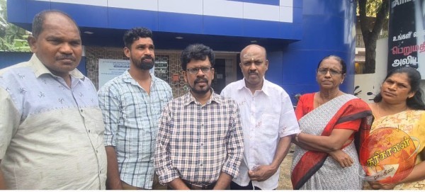 மாவீரர் தினமான நாளை, யாழில் உள்ள வர்த்தக நிலையங்களை மாலை 2.00 மணியுடன் பூட்டி உரிமையாளர், ஊழியர்கள் மாவீரர் நிகழ்வில் பங்குபற்றுவதற்கு ஒத்துழைப்பு வழங்குமாறு நேரில்