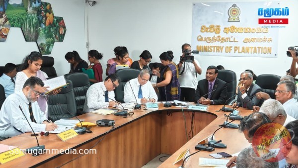 பெருந்தோட்ட தொழிலாளர்கள் 1750 சம்பளத்தினை ஒரு நாளைக்கு பெற்றுக் கொள்வதற்கான ஒப்பந்தம் இன்று அமைச்சில் கைச்சாத்திடப்பட்டது.