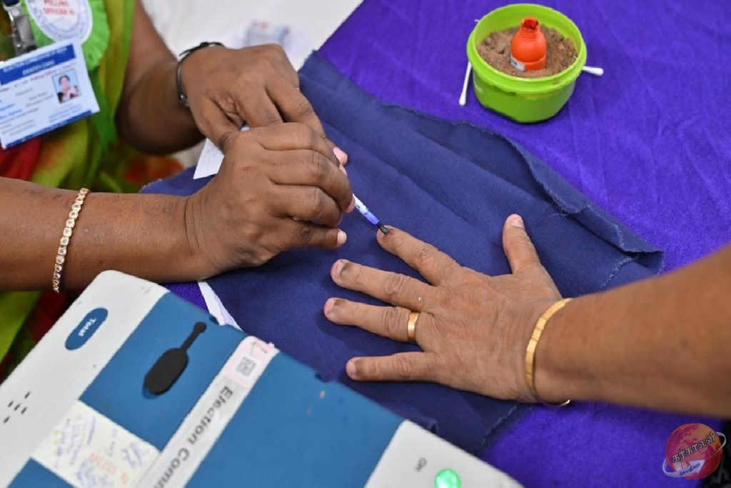 மதுராந்தகம், தாராபுரம் வாக்குப்பதிவு ஆரம்பம்